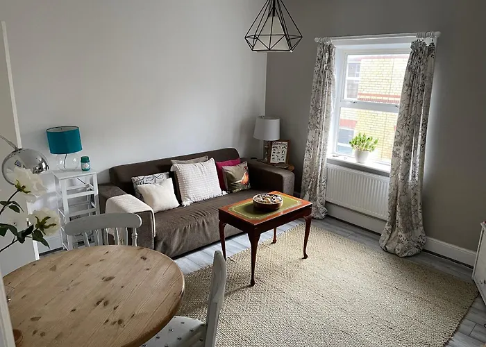 Stamford - Entire Flat